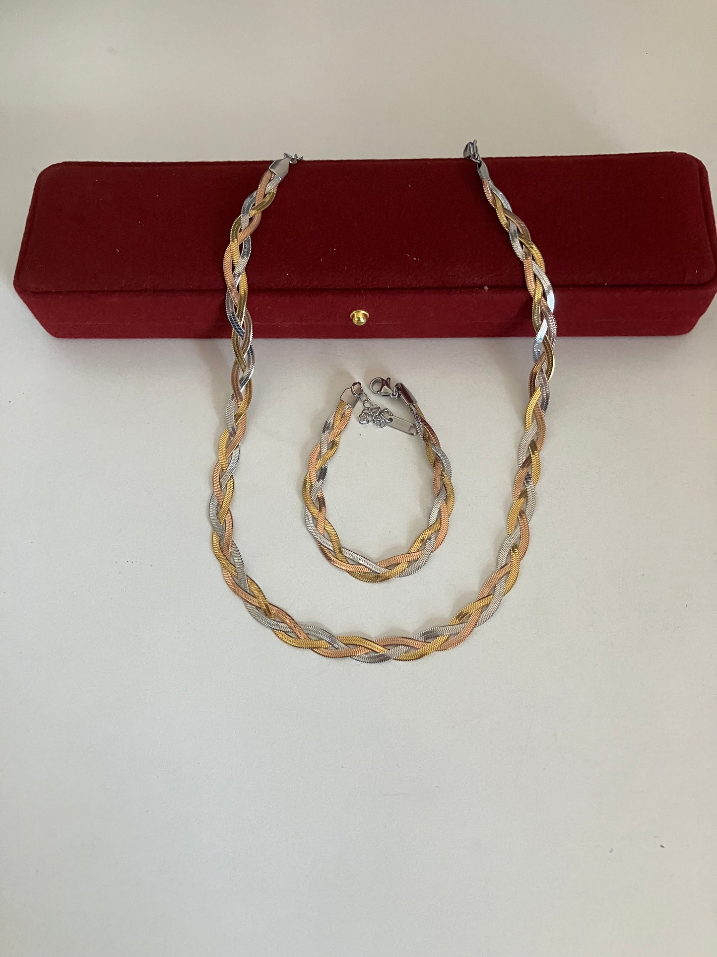 G175 Necklace and bracelet