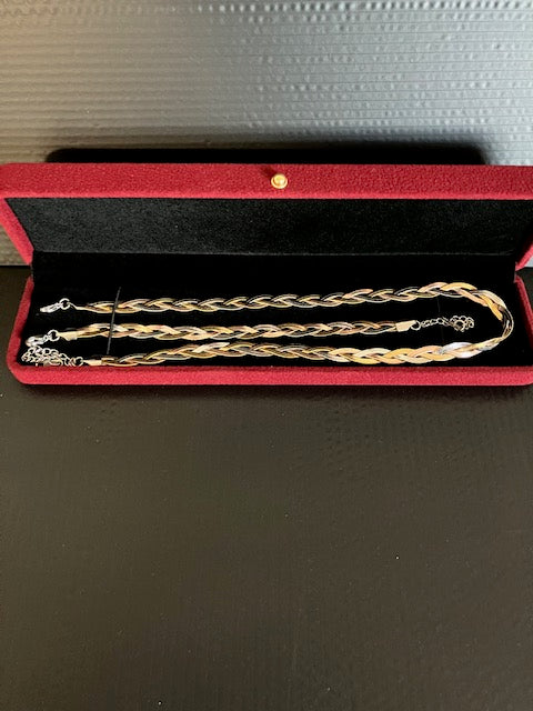 Necklace and bracelet in velvet box N101